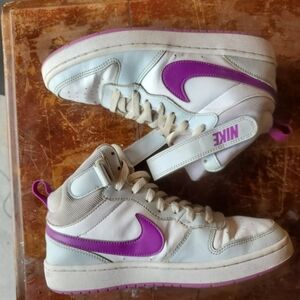 Kid Sized 7Y Nike Sneakers